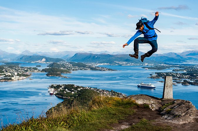 Seakayak And Hike in Ålesund - Group size and guide attention: up to 10 changes the feel