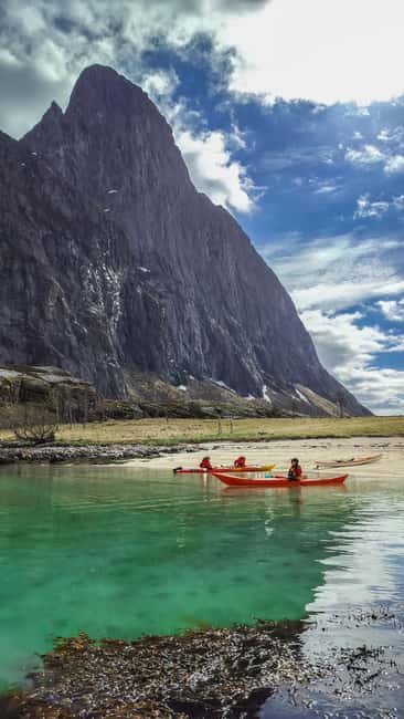 Senja: Guidet Fjord Kayaking in Ånderdalen Nationalpark - Fishing gear on the way back: chance at a self-caught fish