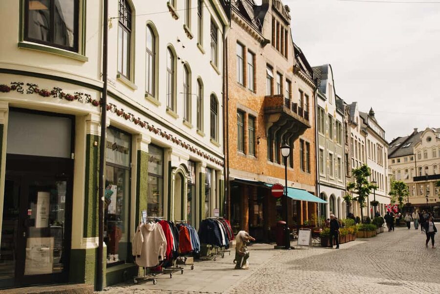 Small Group Tour in Ålesund: Art Nouveau, Sea Views & Insider Tips - Price and value: is $61 worth 2 hours of Ålesund walking?