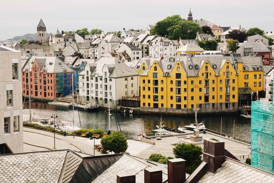 Small Group Tour in Ålesund: Art Nouveau, Sea Views & Insider Tips - Who should book this Ålesund Art Nouveau sea-view walk?