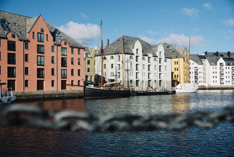 Small Group Tour in Ålesund: Art Nouveau, Sea Views & Insider Tips - Königens gate and Art Nouveau after the 1904 fire