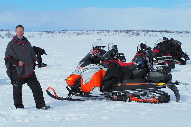 Snowmobile safari in the mountain plateau of Finnmarksvidda - Driver training, safety rules, and the license check