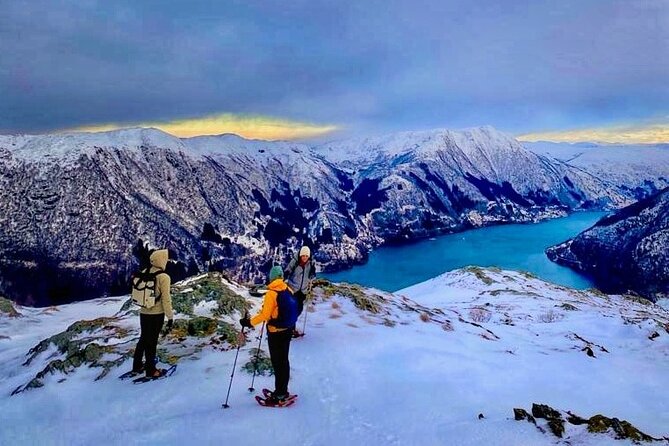 Snowshoe hiking in Bergen - Public tour - Meeting at Strandkaien 3, and what the first minutes are really like