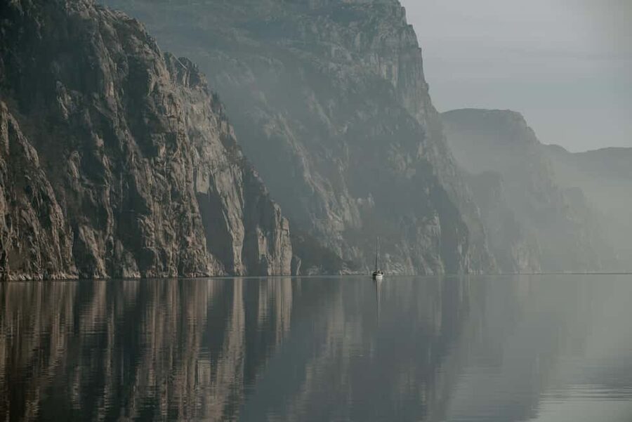 Stavanger: Boat Safari to Lysefjord and Preikestolen - Fantahala: a short sightseeing moment that keeps momentum