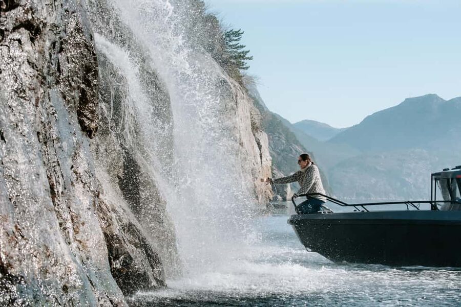 Stavanger: Boat Safari to Lysefjord and Preikestolen - Hengjanefossen Waterfall: picnic time and a drink from the falls