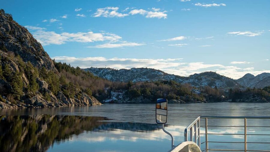 Stavanger: Electric Fjord Cruise to Lysefjord & Preikestolen - Preikestolen (Pulpit Rock) at 604 meters: how to get the shot