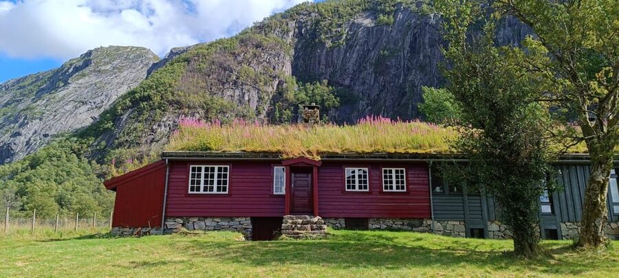 Stavanger: Månafossen photo adventure and raw nature - Three Swords Monument and Hafrsfjord: the Viking story in a photo-friendly setting