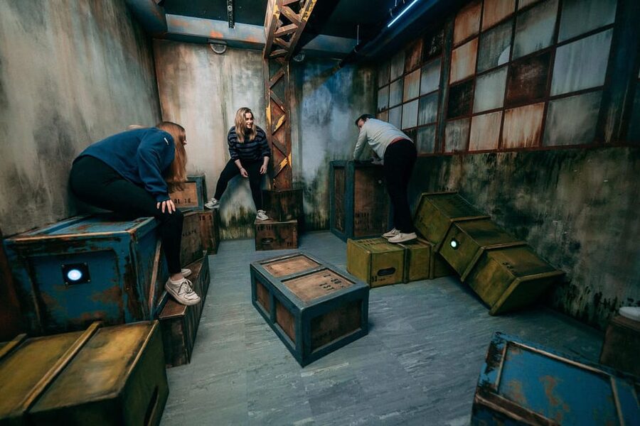 Stavanger: Prison Island Adventure Game - How the game flows: rooms, puzzles, tasks, and a team scorecard