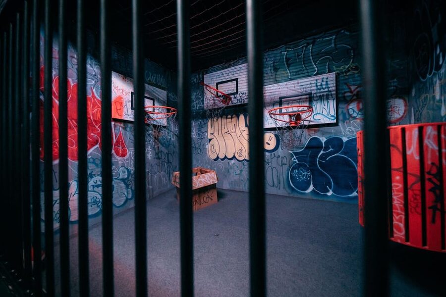 Stavanger: Prison Island Adventure Game - Team play with 2 to 5 people: roles that work fast