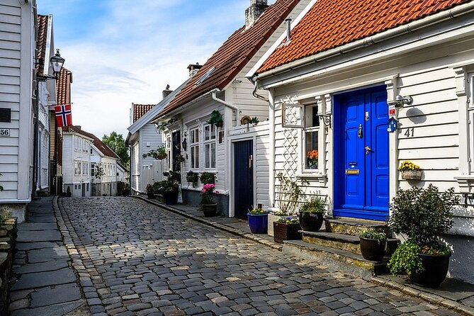 Stavanger: Private Walking Tour with a Local - What the Walk Typically Includes, Photo Stops to Real Talk