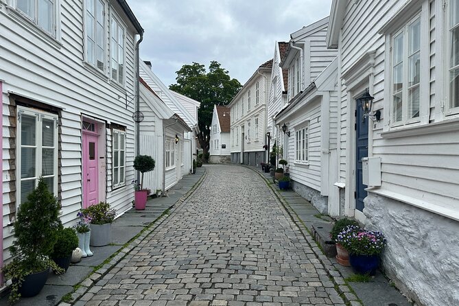 Stavanger's Historic Sites Smartphone App GPS Audio Walking Tour - Getting started: Villa Blidensol to the old streets