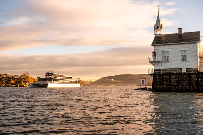 Sustainable Cruise in Oslofjord with audioguiding - Getting to Havnepromenade Langkaia 1 and boarding without stress