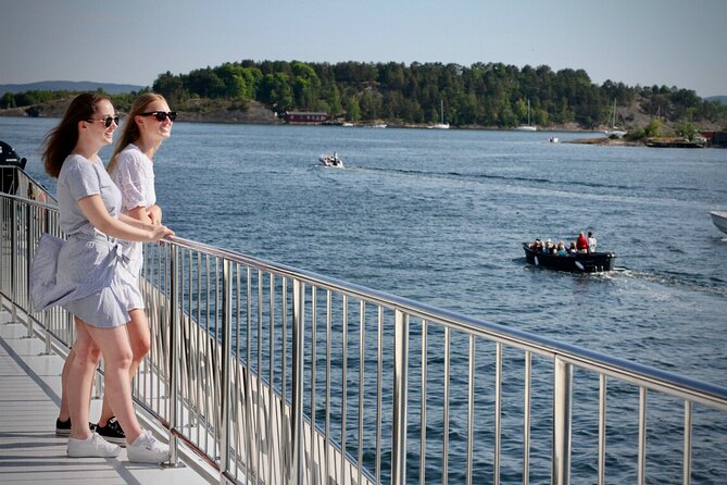 Sustainable Cruise in Oslofjord with audioguiding - Stop 2: Oslo from the water, and the City Hall sightline