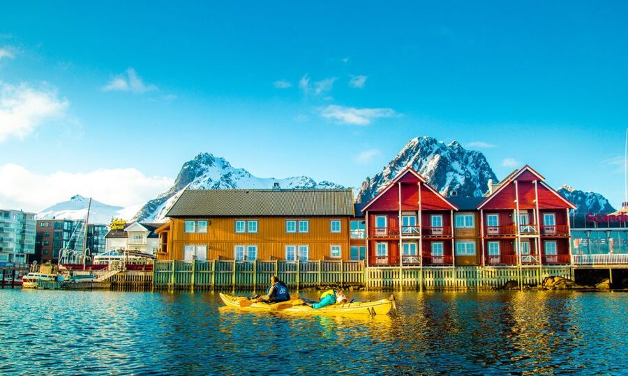 Svolvaer: 2-Hour Winter Kayaking Adventure - Key highlights at a glance
