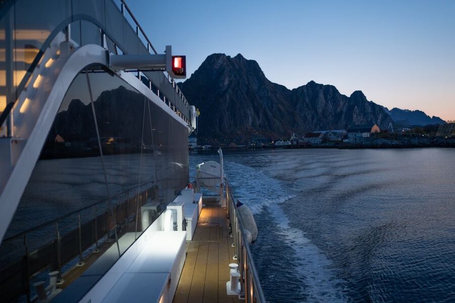 Svolvær: Northern Lights and Full Steam Cruise with Tasting - Who should book this Svolvær Northern Lights cruise