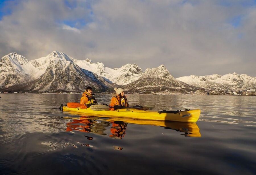 Svolvaer: Sea Kayaking Experience - Paddling through islands, bays, and beaches without missing the point