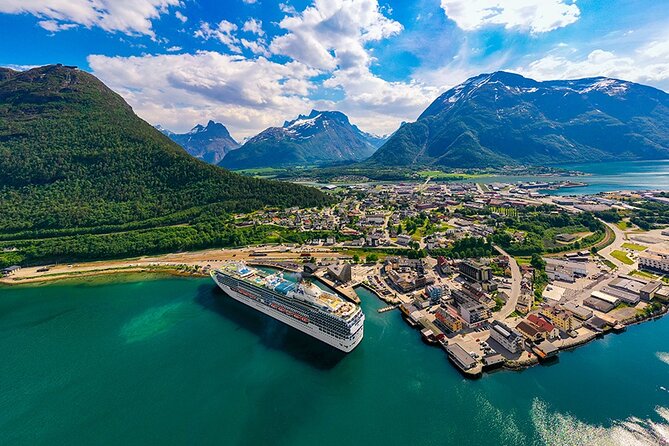 The Golden Train on Rauma Railway in Romsdalen - Group size and what it means for comfort