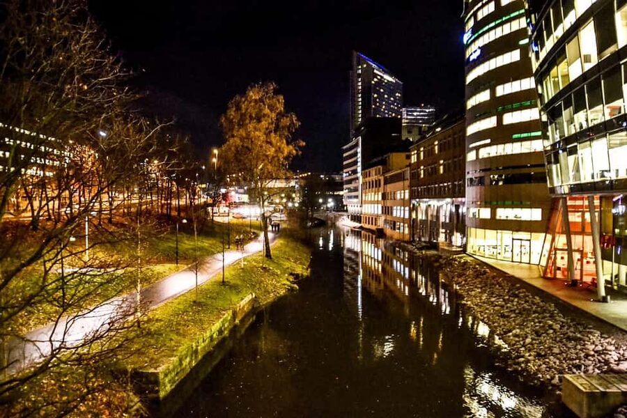 The Grand Oslo Ride: E-bike Experience - Sentrum and Karl Johans Street: where you feel the center