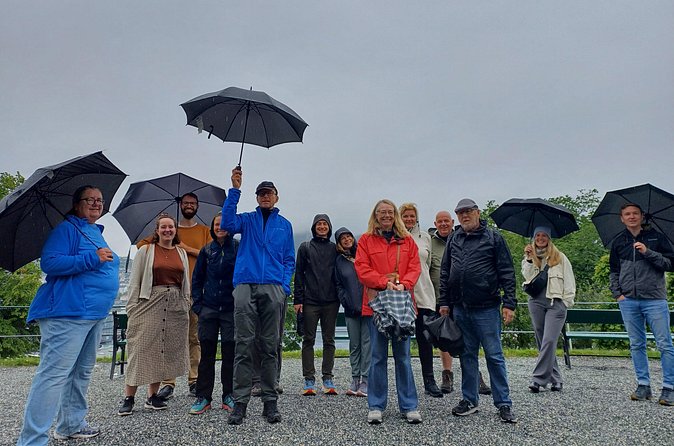 Tip-Based Walking Tour of Bergen - What to bring so the 2 hours feel easy