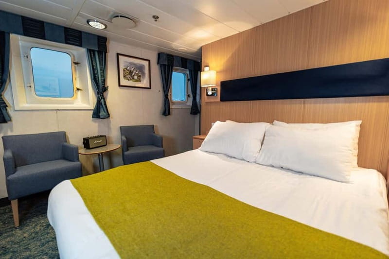 Tromsø: 24hr Northern Lights & Whale Watching Cruise - Morning Inside the Fjords: Breakfast, Glacier Ahead, Then Whale Watching