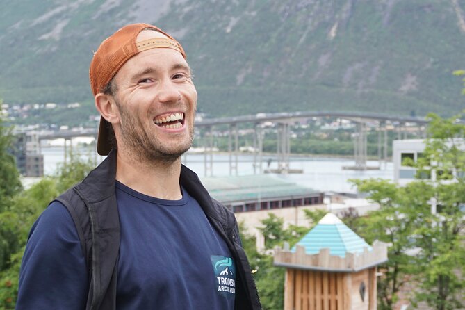 Tromsø Adventure Run: Guided through the Arctic Capital. 6km - Polaria harbor area: where the air and the stories connect