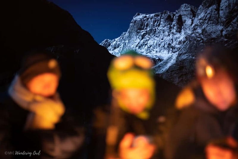 Tromsø: All inclusive Aurora Hunt with photos, food & drinks - Campfire dinner and hot chocolate: the comfort break that keeps the group smiling