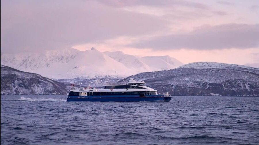 Tromsø: Arctic Fjord Cruise in Polar Landscapes - The route from Tromsø to the Arctic fjords: what you see in motion