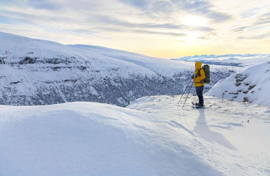 Tromsø: Arctic Sightseeing & Snowshoeing with picnic - The 5.5-hour schedule, small group size, and what that means for you