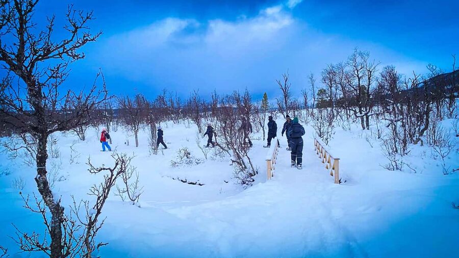 Tromsø: Aurora Crystal Lavvo Experience with Snowshoeing - What to pack so you do not freeze your fun