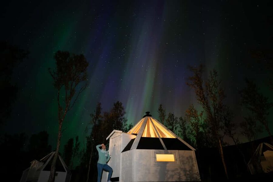 Tromsø: Aurora Crystal Lavvo Experience with Snowshoeing - From Tromsø to the Lyngen Alps: the scenic start matters