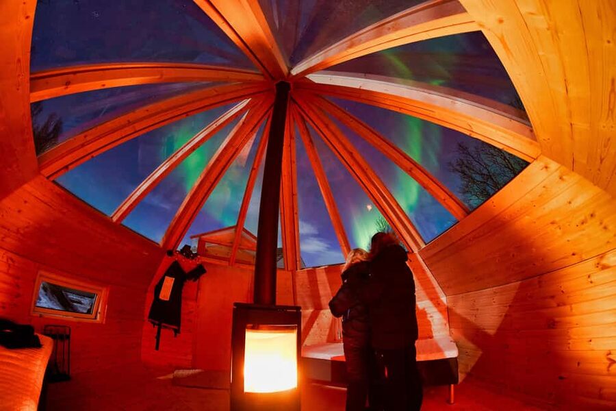 Tromsø: Aurora Crystal Lavvo Experience with Snowshoeing - Your day schedule: lunch, a 2 km nature walk, then aurora time