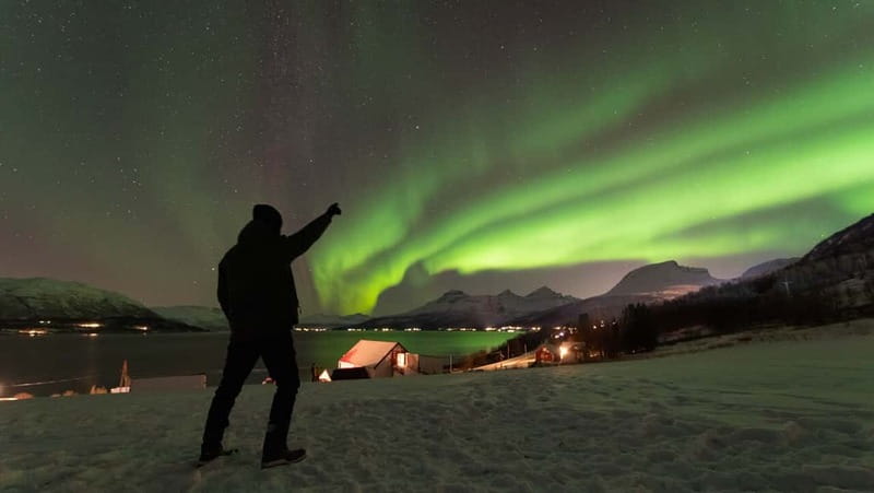 Tromsø: Aurora Safari Chase with Photos - Dinner and hot drinks: you are not paying to freeze