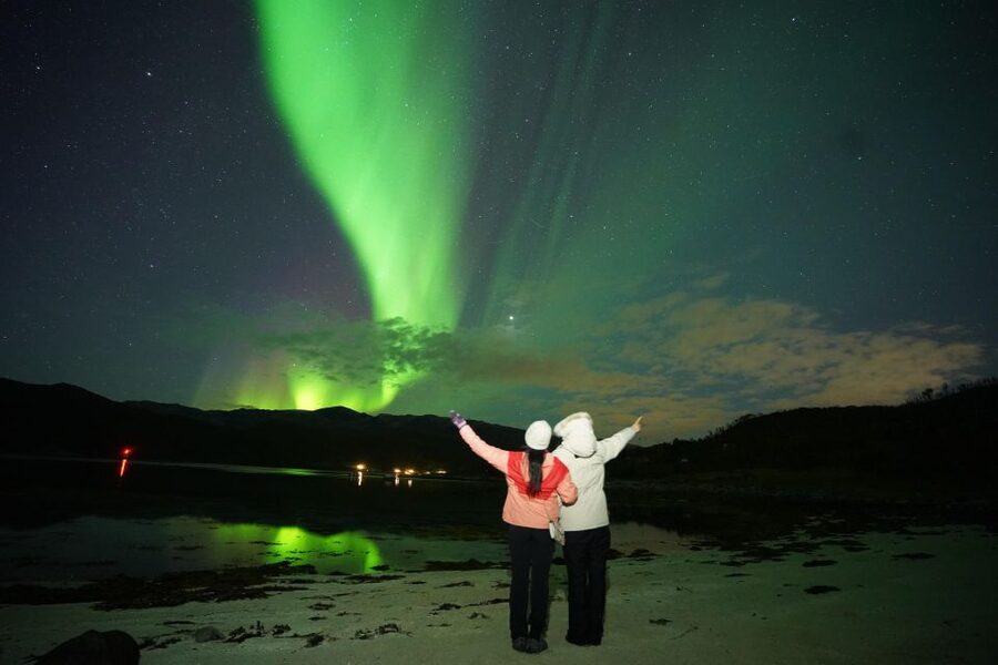 Tromsø: Chase Aurora in Minibus and Free Aurora Portrait - How Photo Tips Actually Help (Not Just Talk)