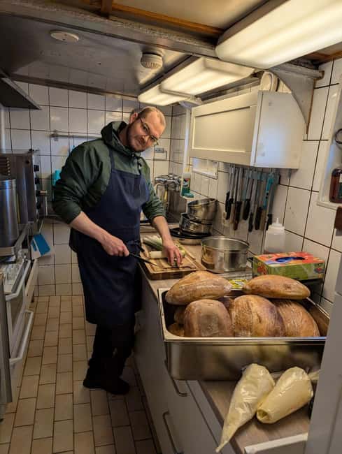 Tromsø: Classic arctic fjord cruise with lite lunch - Who should book this cruise in Tromsø, and who should think twice