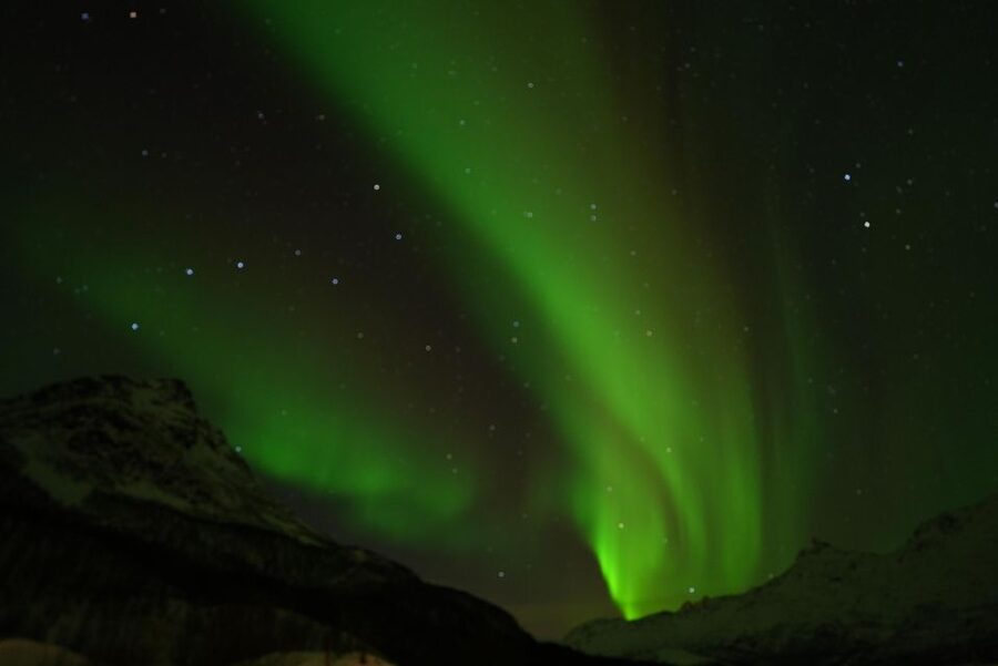 Tromsø: English/Spanish Aurora Pathfinder Tour with Photos - Included features that matter in real winter: Wi-Fi and photo gear support