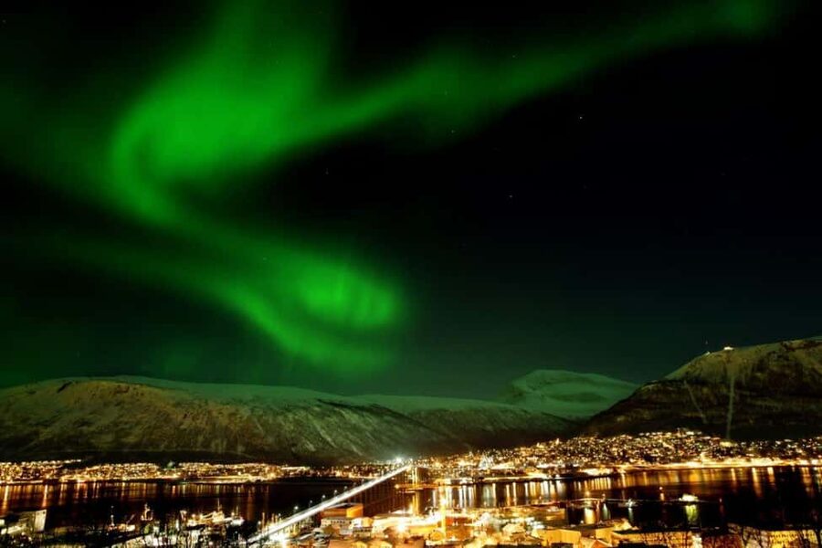 Tromsø: Evening dinner cruise with possible northern lights - The captain’s wheelhouse talk, and why it changes the mood