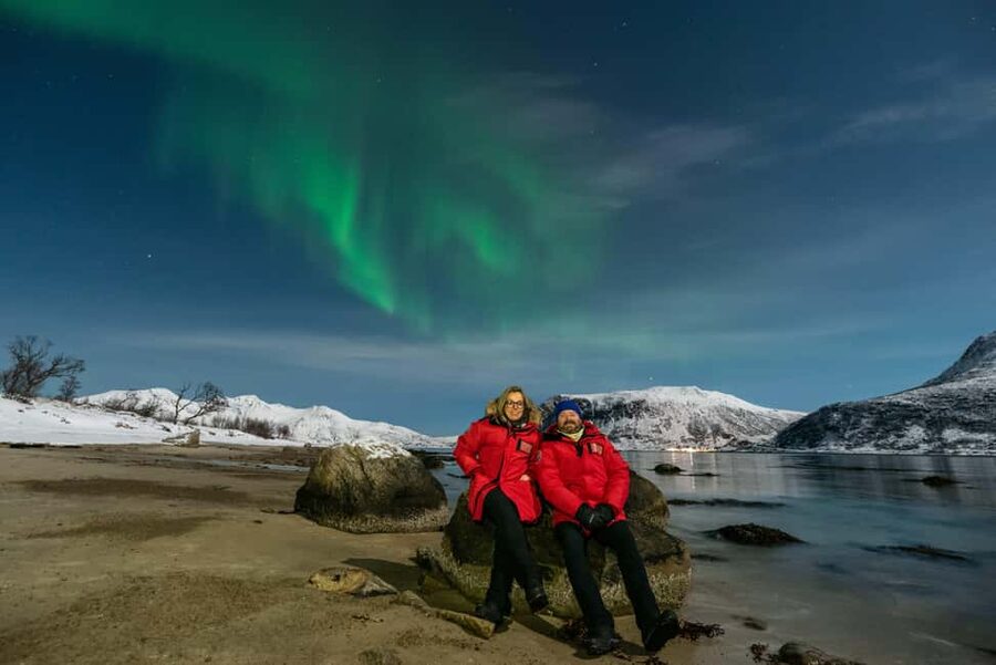 Tromsø: Exclusive Northern Lights Chase with Photos - Campfire Warmth, Hot Drinks, And Northern Lights Legends
