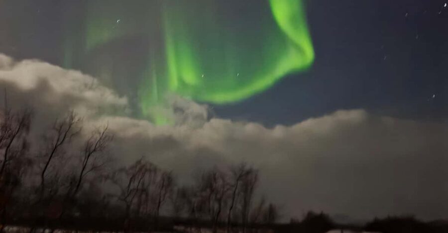 Tromsø: Expert Aurora Hunt - Thermal Gear, Food, Campfire - Meeting at Magic Ice Bar, Then Leaving the City Behind