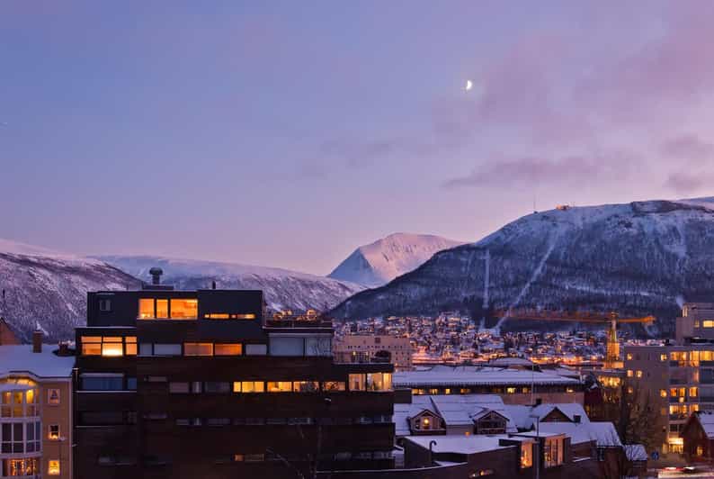 Tromso: Express Walk with a Local in 60 minutes - Small-group format: up to 6 people, more room for questions