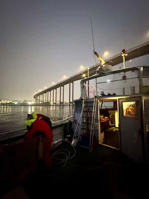 Tromsø: Fishing Sea Safari - How the fishing actually feels: 6 rods, rotation, and a fishfinder sonar search