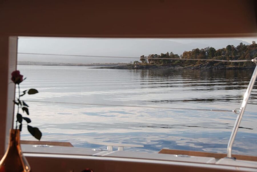Tromsø: Fjord and Islands Luxury Catamaran Cruise - Where you meet: Floating Jetty near Scandic Ishavshotel