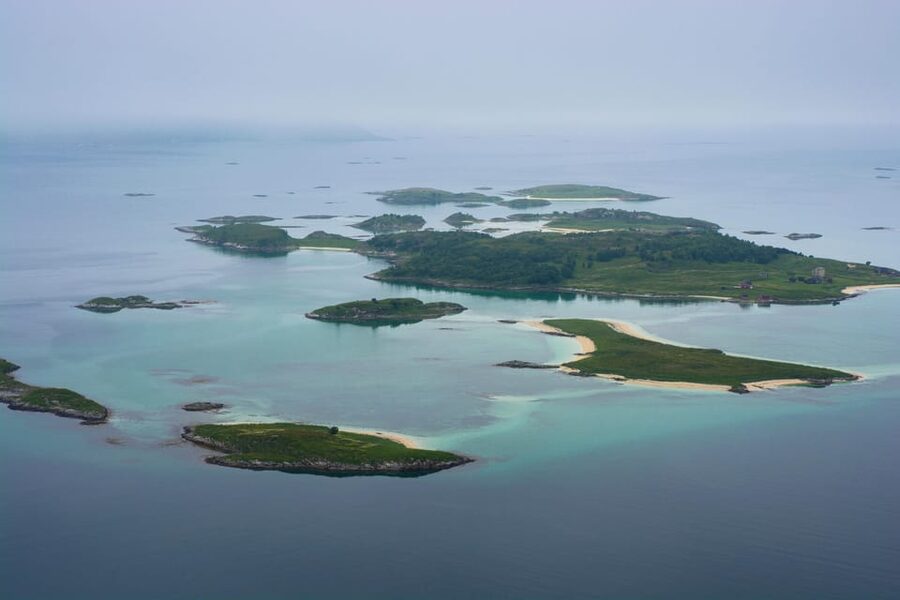 Tromsø: Fjords and Sommarøy Islands Tour with Salmon Picnic - Clothing and Safety: -2°C to -14°C Is Not a Suggestion