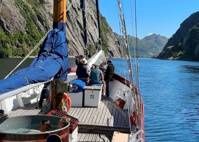 Tromsø: Luxury Summer Fjord Cruise with Lunch & Hot Tub - Value check: why $281 can feel fair for a 4-hour luxury fjord cruise