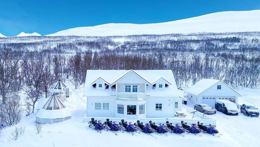 Tromsø: Lyngen Alps Guided Snowmobile Tour - Pick-up at Scandic Ishavshotel and the transfer that sets the mood
