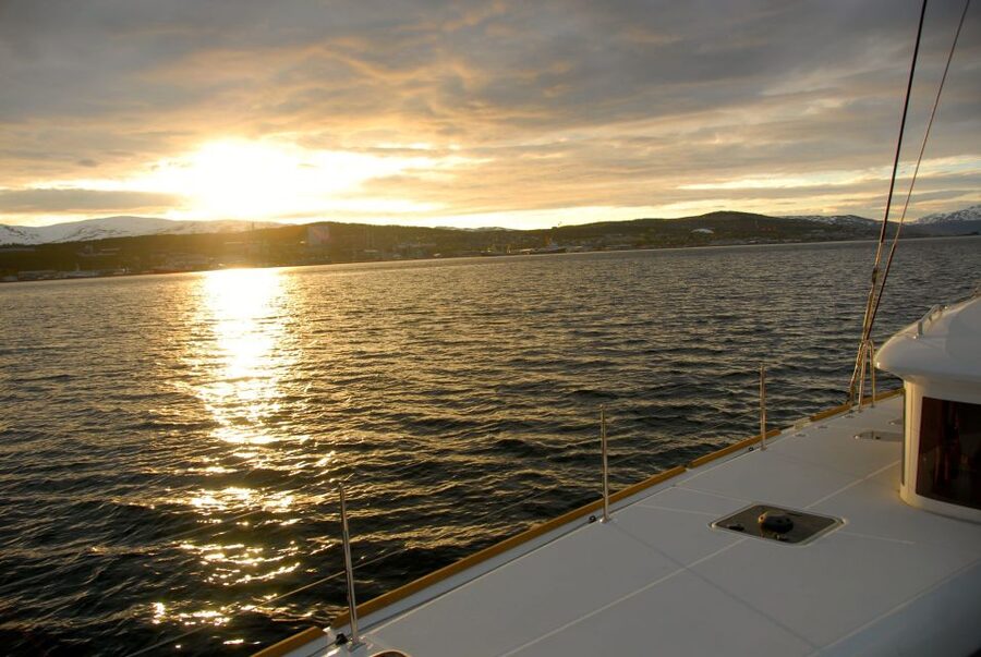 Tromsø: Midnight Sun Cruise in a Luxury Catamaran - Midnight sun: watching the sky stay light, not just be bright