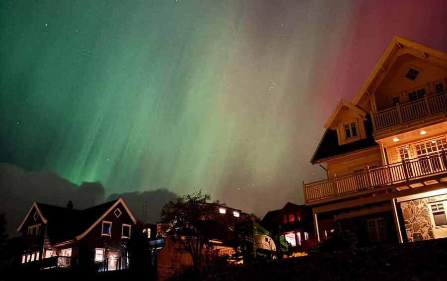 Tromsø: Northern Lights Bus Tour – Chase the Aurora Borealis - A Warm 54-Seat Coach for the Long Arctic Wait