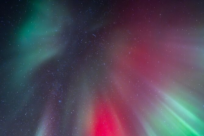 Tromsø: Northern Lights by Minibus - Free Photos and Warm Dinner - How Photo Support Works: Tripods, Pro Tips, and Portraits