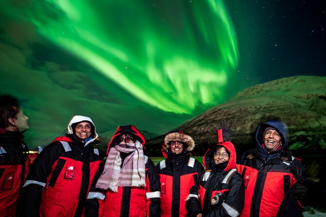 Tromsø: Northern Lights by Minibus - Free Photos and Warm Dinner - Stop Time in Practice: What You Actually Do Out There