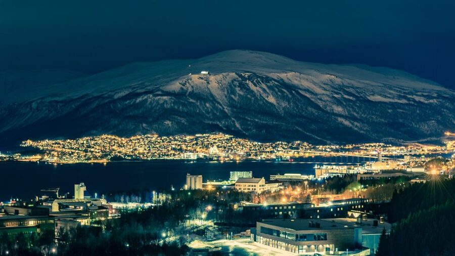 Tromso: Northern Lights Cable Car Excursion - The aurora watchman: why it improves your odds