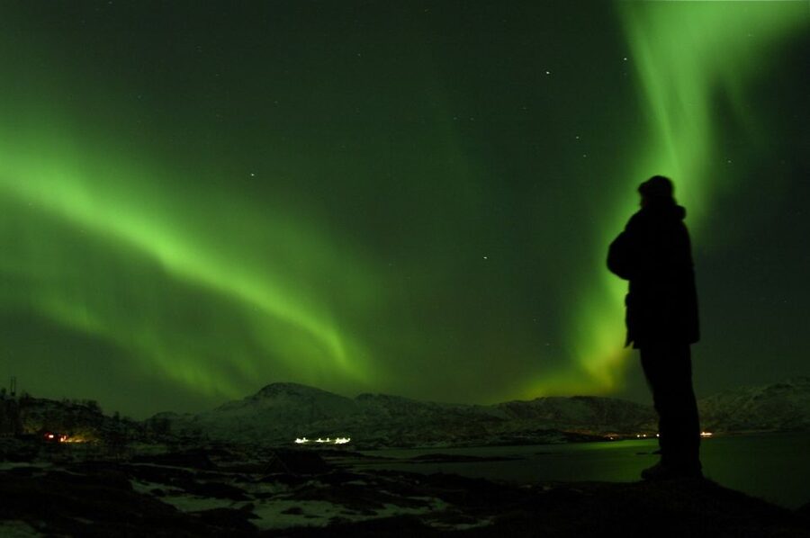Tromso: Northern Lights Cable Car Excursion - Tea, coffee, and cake: the warm break that keeps you watching
